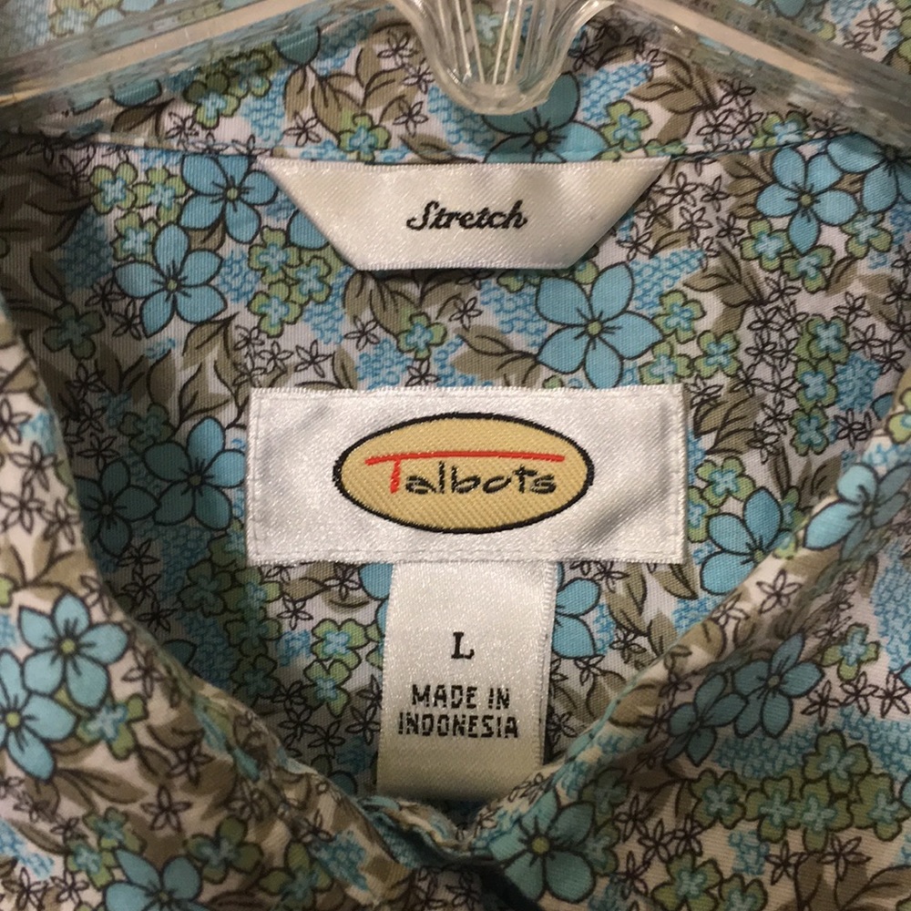 Talbots button up blouse, w / beautiful buttons. - Picture 3 of 4